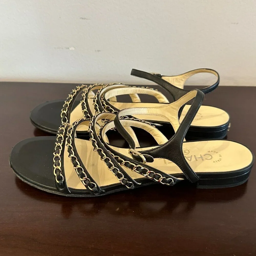 Chanel Black Leather CC Logo Chain Strap Women's Sandals Sz 40 Made in Italy